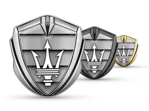 Maserati Badge Autoadesivo Look Moderno Costruita